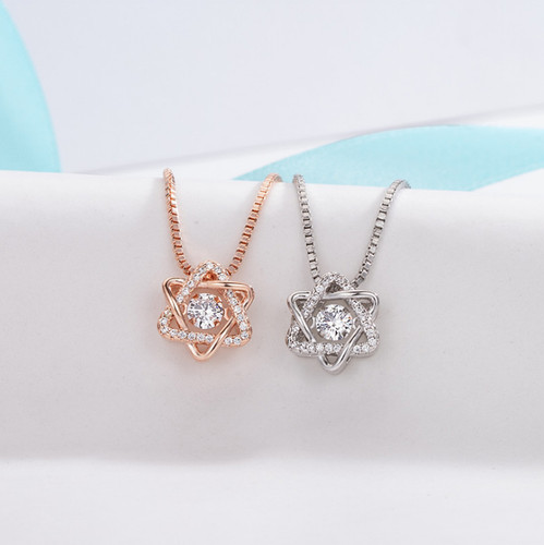 Collana con ciondolo stella - , di